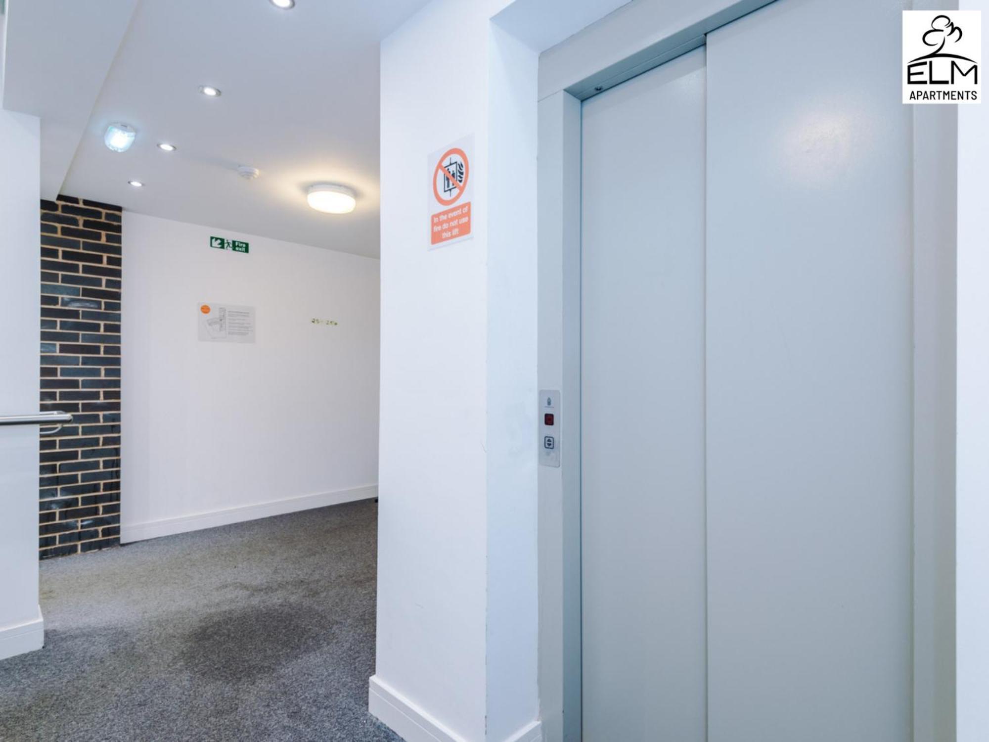 מנצ'סטר Elm Aparthotel , Collection Of Apartments Available Near Media City , Free Parking מראה חיצוני תמונה