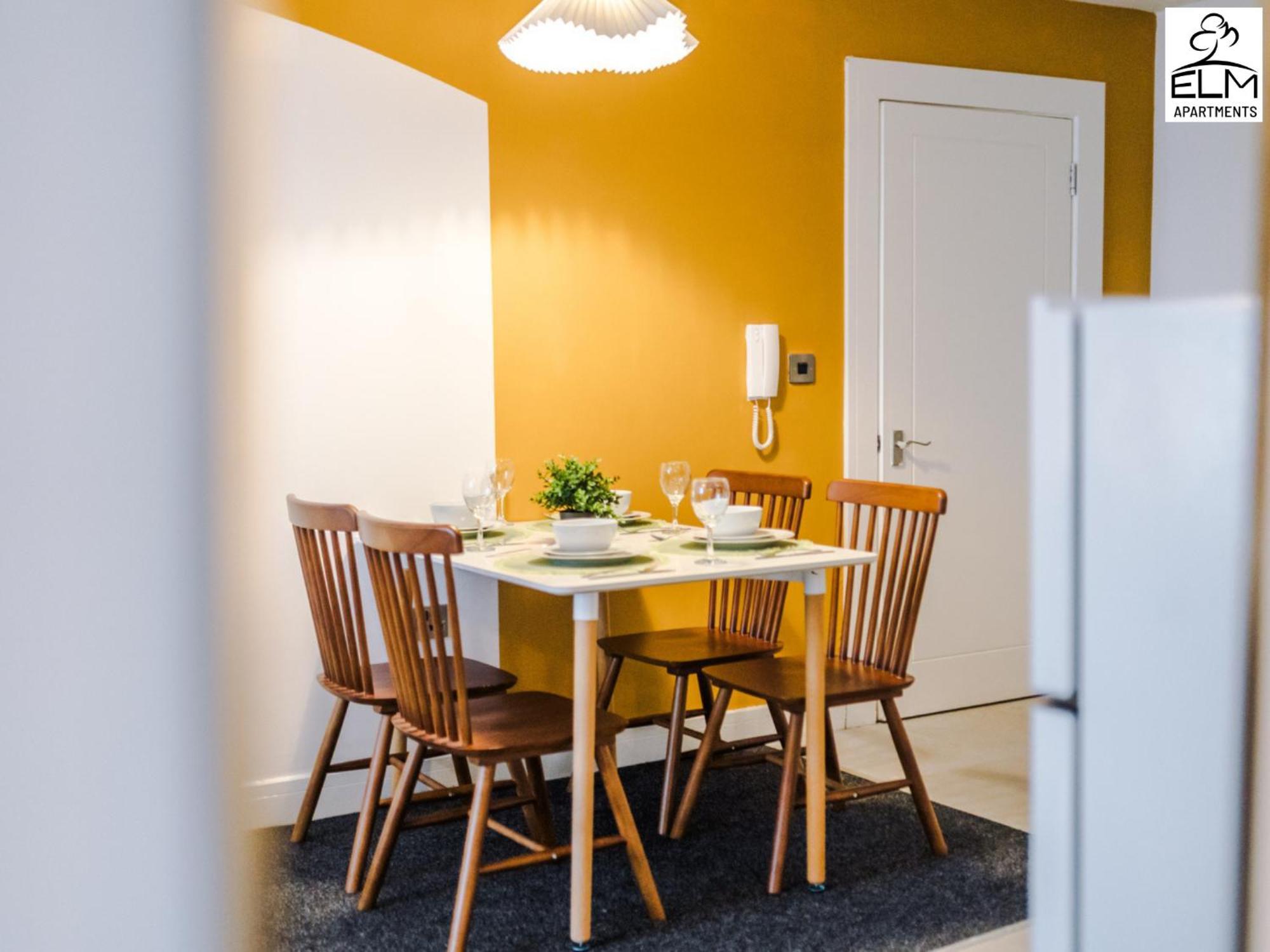 מנצ'סטר Elm Aparthotel , Collection Of Apartments Available Near Media City , Free Parking מראה חיצוני תמונה